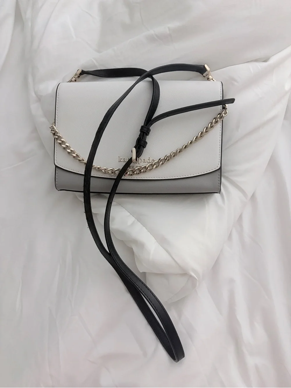 kate spade white and gray leather crossbody with gold chain